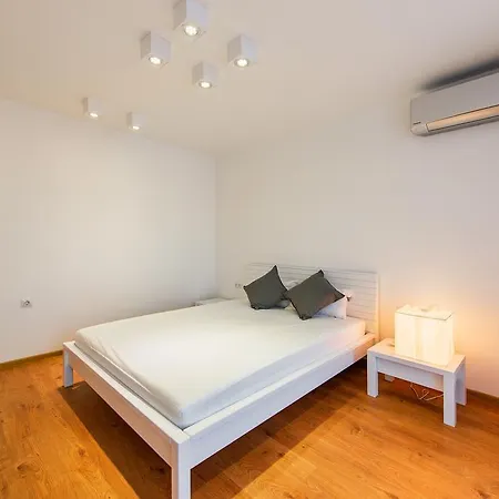 Apartment B And B Trust